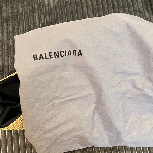 Balenciaga Straw Tote with Black Handles - Picture 5 of 5